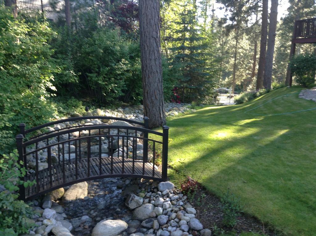 River Cove Elegant Waterfront Bed & Breakfast Post Falls Exterior foto